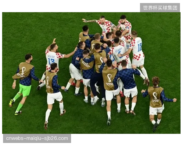 瓦赫比接替雷格拉吉，其在青年队的成功经验能否复刻至成年队备受关注。